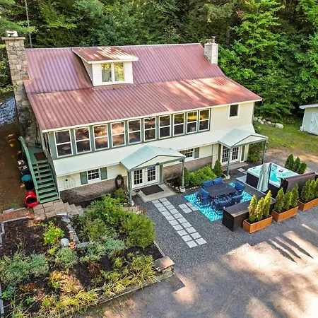 6 Bedroom House At Schroon River